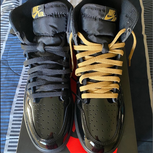 Air Jordan 1 High OG ‘Metallic Gold’